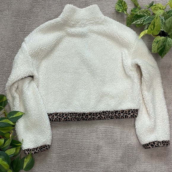 Forever 21 Crop Sweater - Picture 7 of 8